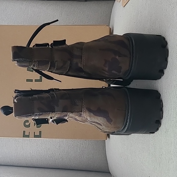 Design Lab Aurora Camo Combat Boots - 8 - Picture 9 of 15